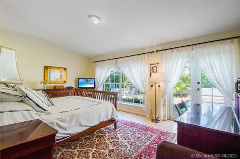 560 Hampton Lane Key Biscayne FL 33149