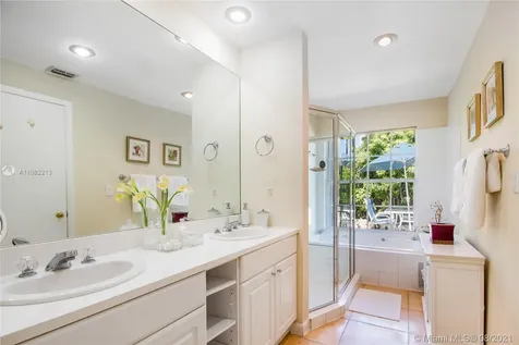 560 Hampton Lane Key Biscayne FL 33149