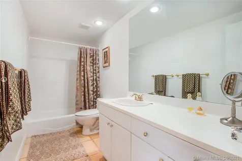 560 Hampton Lane Key Biscayne FL 33149