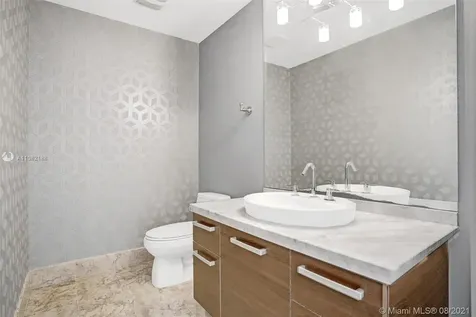 253 NE 2nd Street Miami FL 33132