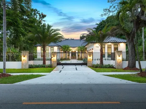 7362 SW 104th Street Pinecrest FL 33156