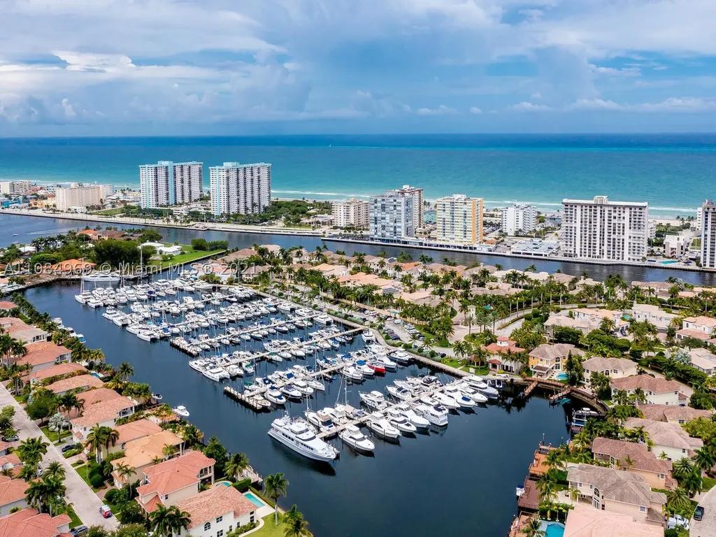 1563 Breakwater Terrace Hollywood FL 33019
