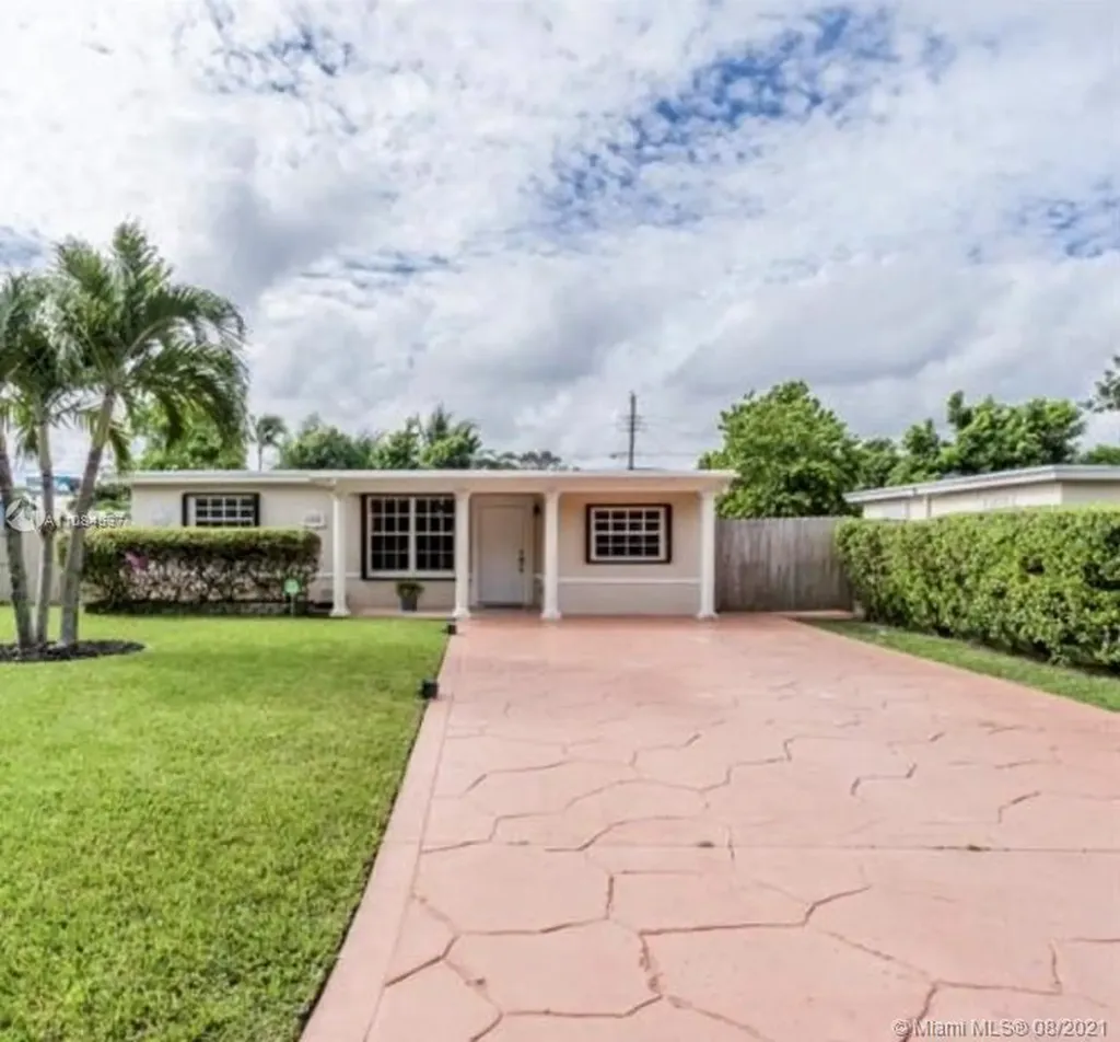 6308 Hayes Street Hollywood FL 33024