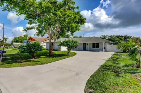 8315 SE Boxwood Lane Hobe Sound FL 33455