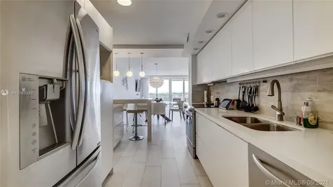 600 Grapetree Drive Key Biscayne FL 33149