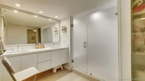 600 Grapetree Drive Key Biscayne FL 33149