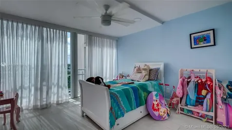 600 Grapetree Drive Key Biscayne FL 33149