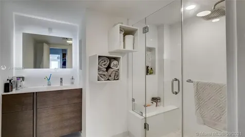 600 Grapetree Drive Key Biscayne FL 33149