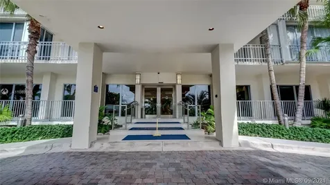 600 Grapetree Drive Key Biscayne FL 33149