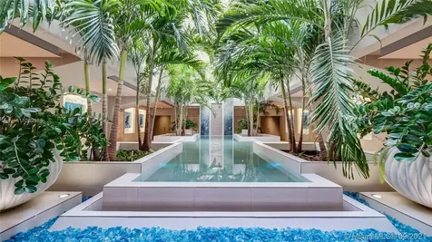 600 Grapetree Drive Key Biscayne FL 33149