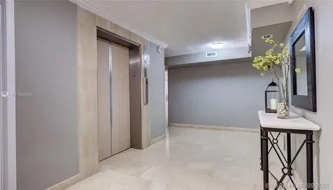 600 Grapetree Drive Key Biscayne FL 33149