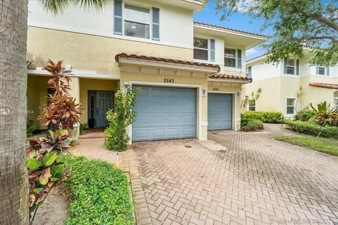 2543 NW 31st Court Oakland Park FL 33309