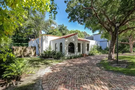 3871 S Le Jeune Road Coconut Grove FL 33146