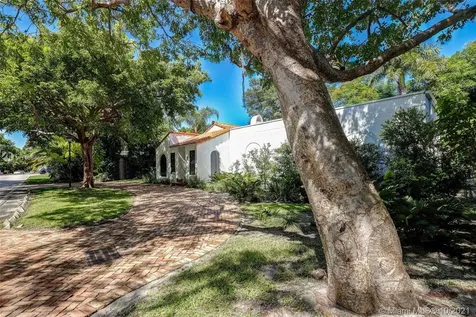3871 S Le Jeune Road Coconut Grove FL 33146