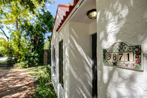 3871 S Le Jeune Road Coconut Grove FL 33146
