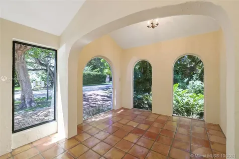 3871 S Le Jeune Road Coconut Grove FL 33146