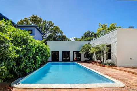 3871 S Le Jeune Road Coconut Grove FL 33146
