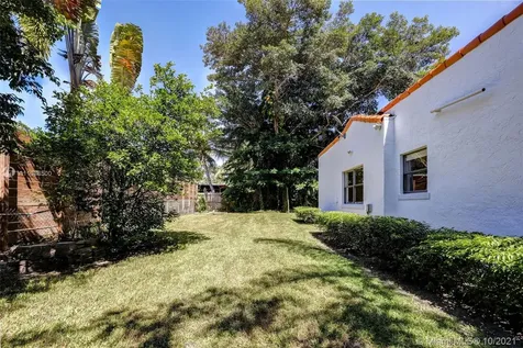 3871 S Le Jeune Road Coconut Grove FL 33146