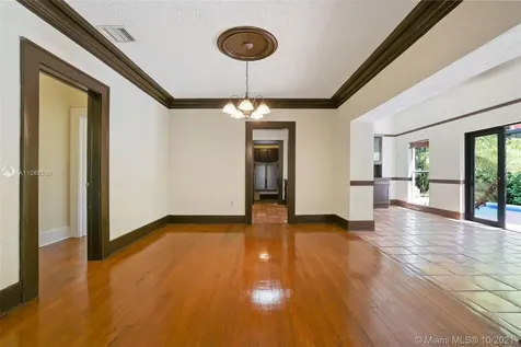 3871 S Le Jeune Road Coconut Grove FL 33146