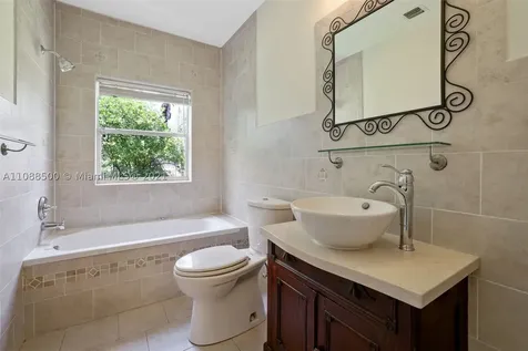 3871 S Le Jeune Road Coconut Grove FL 33146