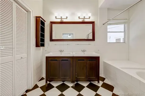 3871 S Le Jeune Road Coconut Grove FL 33146