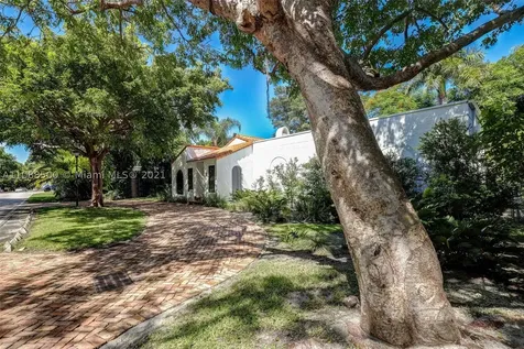 3871 S Le Jeune Road Coconut Grove FL 33146