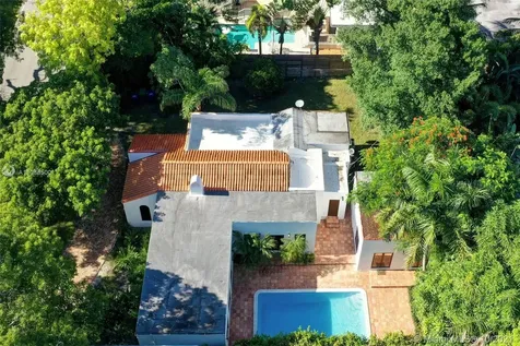 3871 S Le Jeune Road Coconut Grove FL 33146