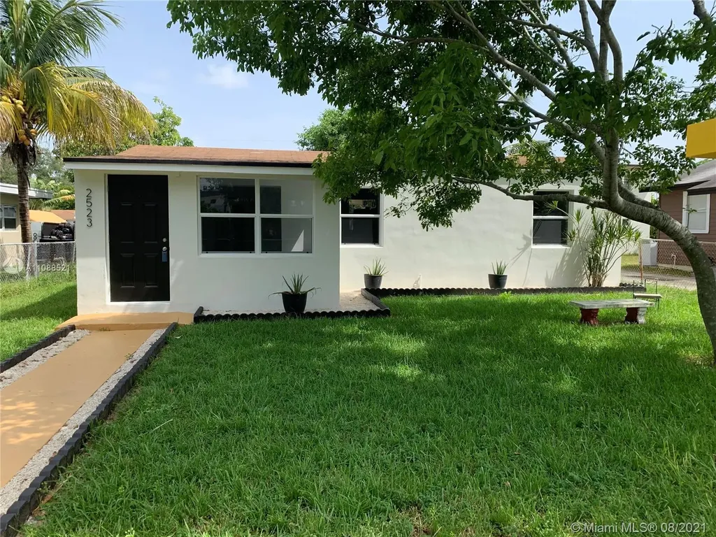2523 Mckinley Street Hollywood FL 33020
