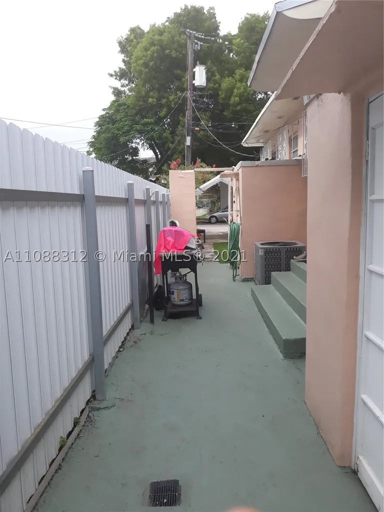 2192 NW 18th Terrace Miami FL 33125