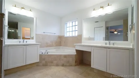 712 Tulip Creek Weston FL 33327
