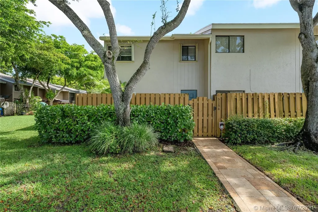 5154 S University Drive Davie FL 33328
