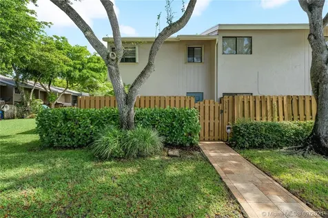 5154 S University Drive Davie FL 33328