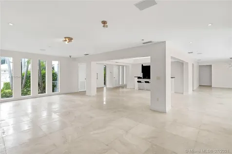 6620 Windsor Lane Miami Beach FL 33141