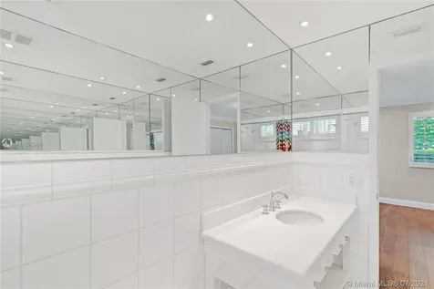 6620 Windsor Lane Miami Beach FL 33141