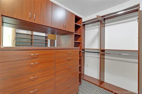 6620 Windsor Lane Miami Beach FL 33141