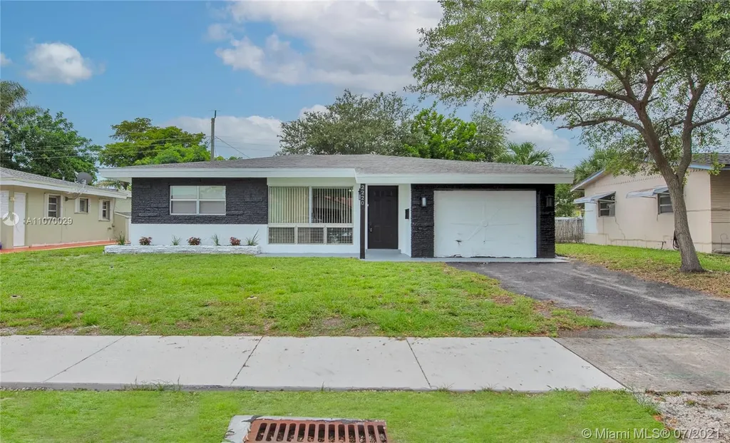 2220 N 56th Avenue Hollywood FL 33021