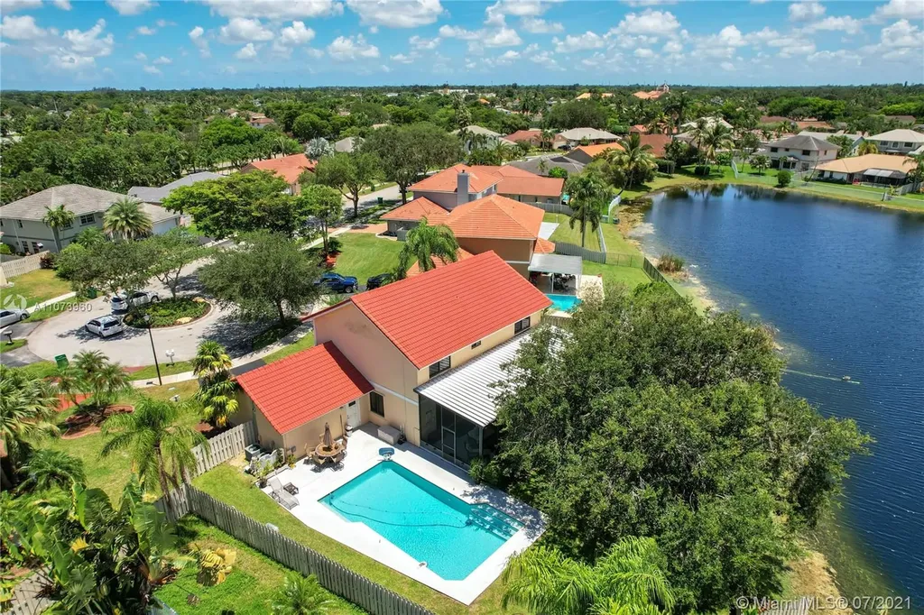 811 Altavista Terrace Davie FL 33325