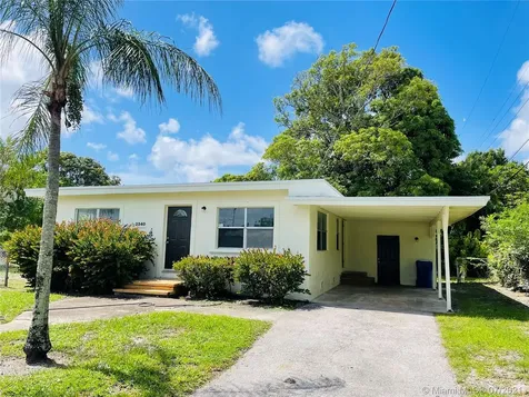 2340 NW 28th Street Oakland Park FL 33311
