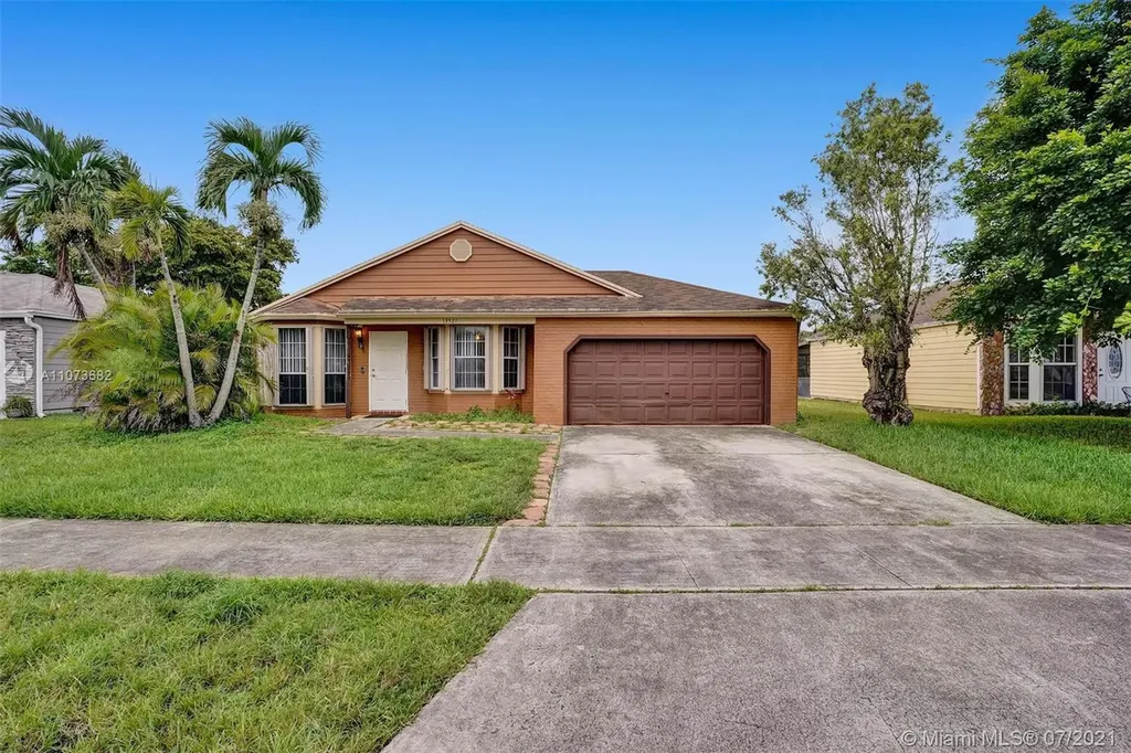13521 SW 10th Place Davie FL 33325