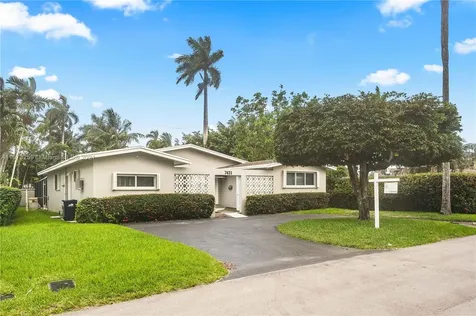 7421 Coquina Drive North Bay Village FL 33141