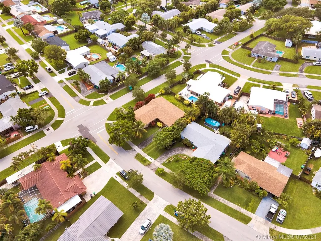 9404 SW 185th Street Cutler Bay FL 33157
