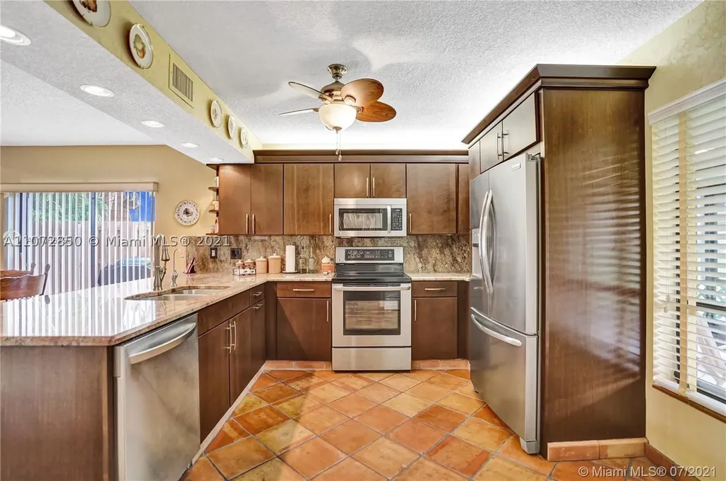 1427 SW 109th Way Davie FL 33324