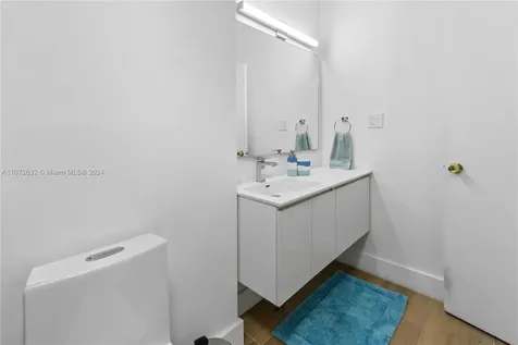 100 Lincoln Road Miami Beach FL 33139
