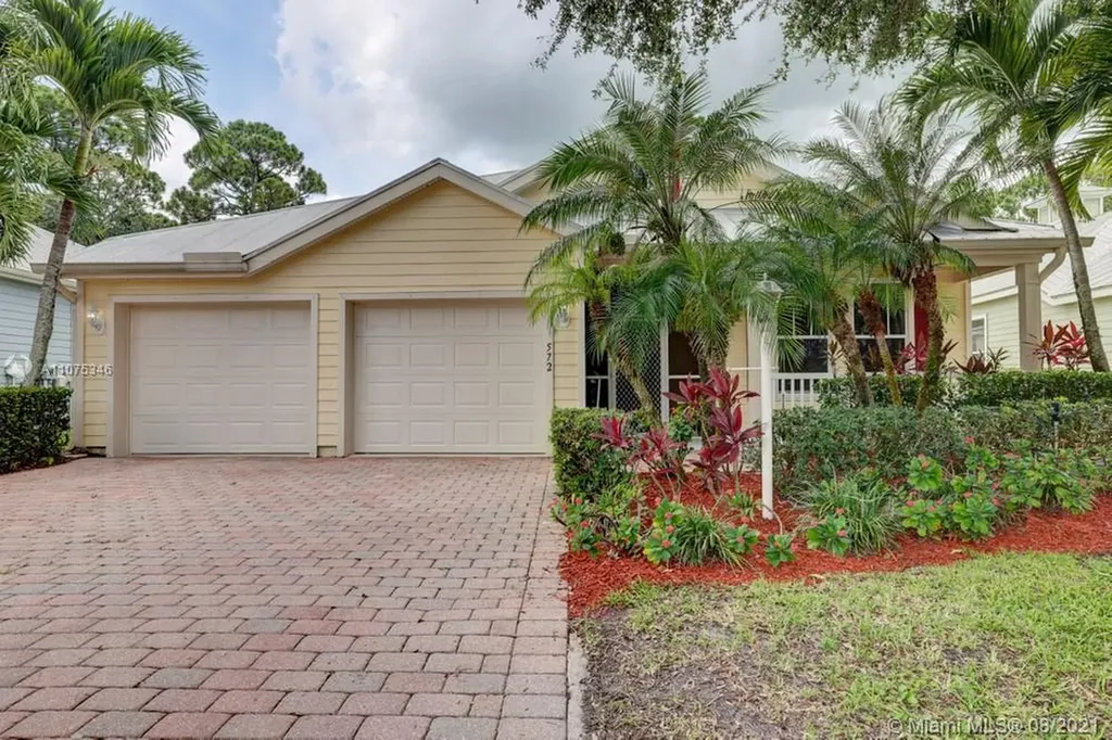 572 NE Canoe Park Circle Port St. Lucie FL 34983