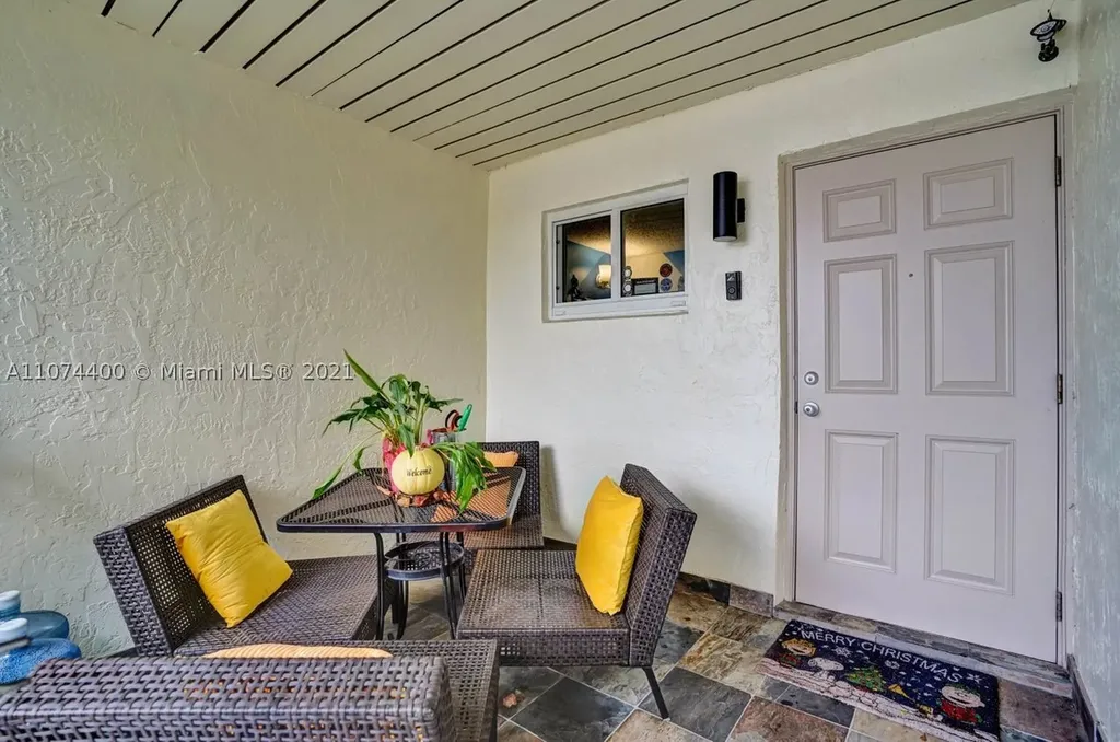 2248 Nova Village Drive Davie FL 33317