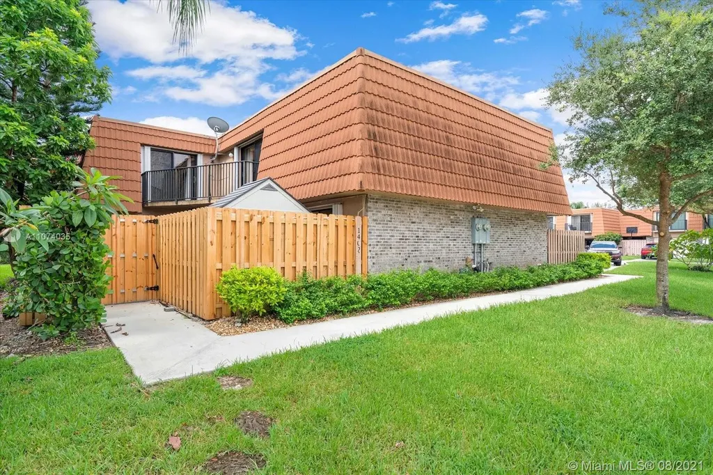 1402 SW 110th Way Davie FL 33324