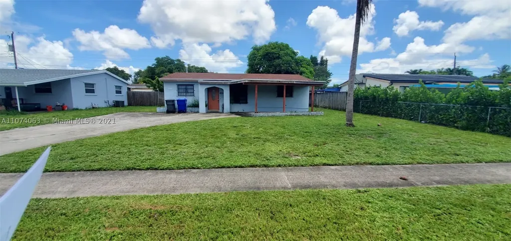 611 N 70th Way Hollywood FL 33024