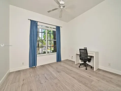 1995 Harbor View Circle Weston FL 33327
