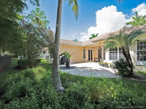 1995 Harbor View Circle Weston FL 33327