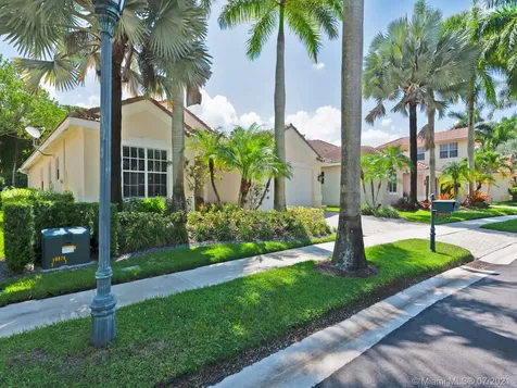 1995 Harbor View Circle Weston FL 33327